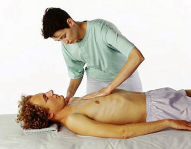 Massagem para osteocondrose torácica para reduzir dores e espasmos
