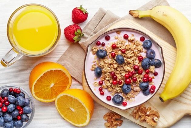 Uma dieta balanceada irá ajudá-lo a ajustar o peso e reduzir a carga nas articulações devido à artrose.